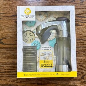 Wilton Silver Cookie Press with Stainless Steel Discs